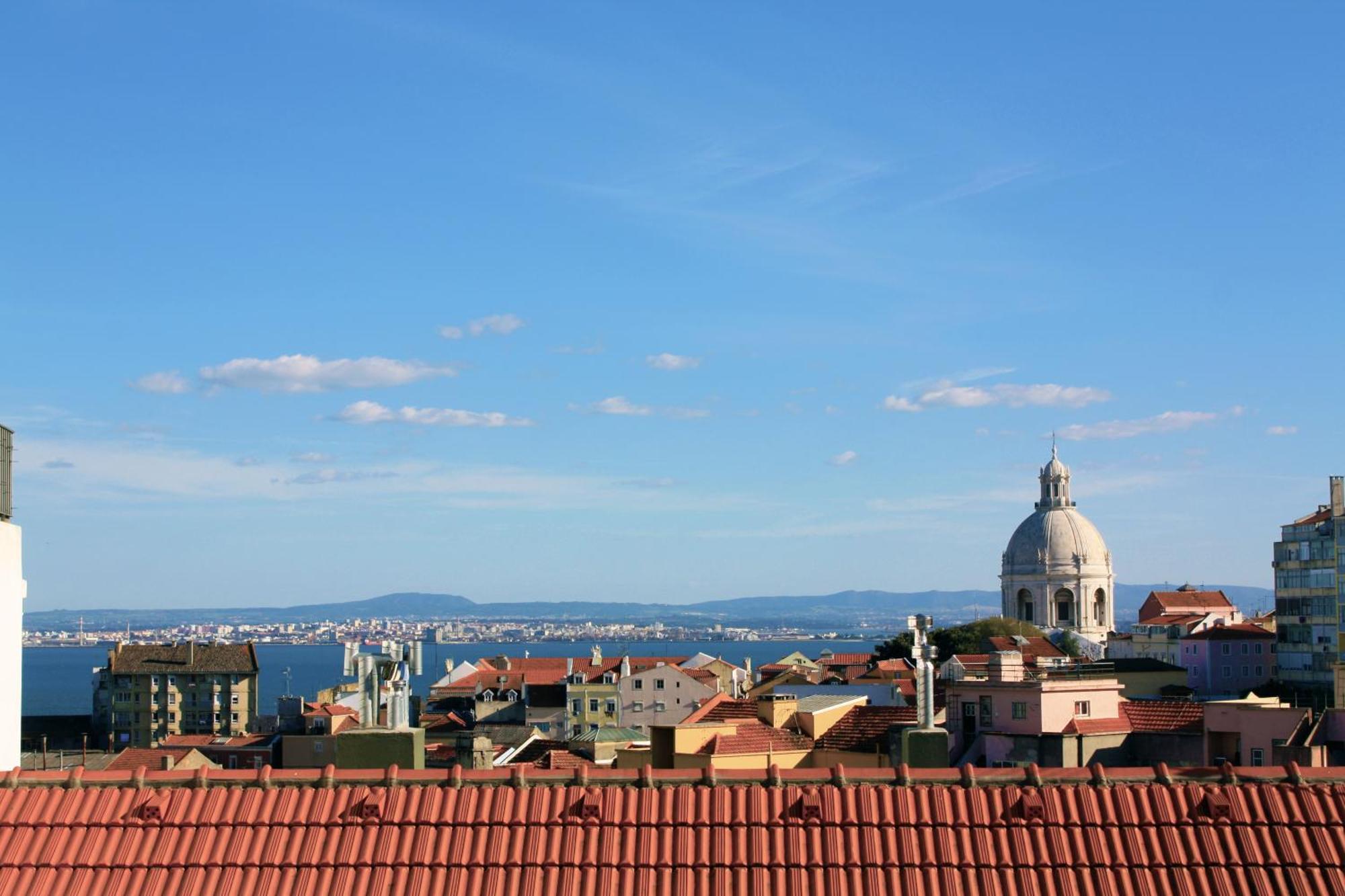 Sunny 3Bdr Apartment In Graca By Lovelystay Lisbona Esterno foto